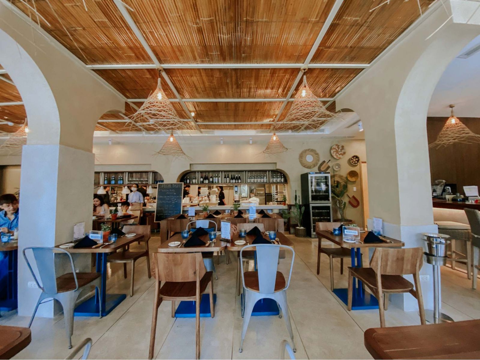 10 Mẫu Thiết Kế Nhà Hàng Địa Trung Hải Hút Khách